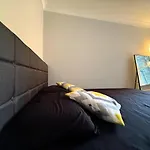 Kensington Hyde Park Sleeps 10 People High Ceilings