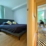 Kensington Hyde Park Sleeps 10 People High Ceilings