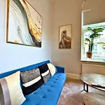 Kensington Hyde Park Sleeps 10 People High Ceilings