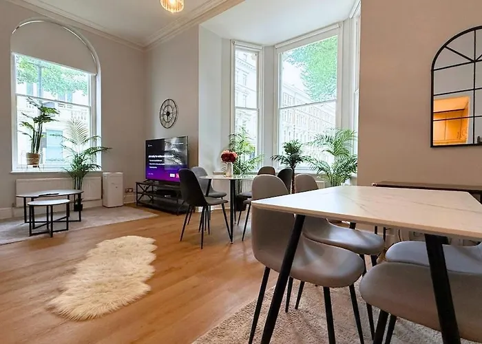 Kensington Hyde Park Sleeps 10 People High Ceilings